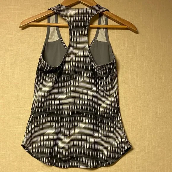 EUC Nike Court Dri-Fit Tennis Tank - Picture 4 of 4